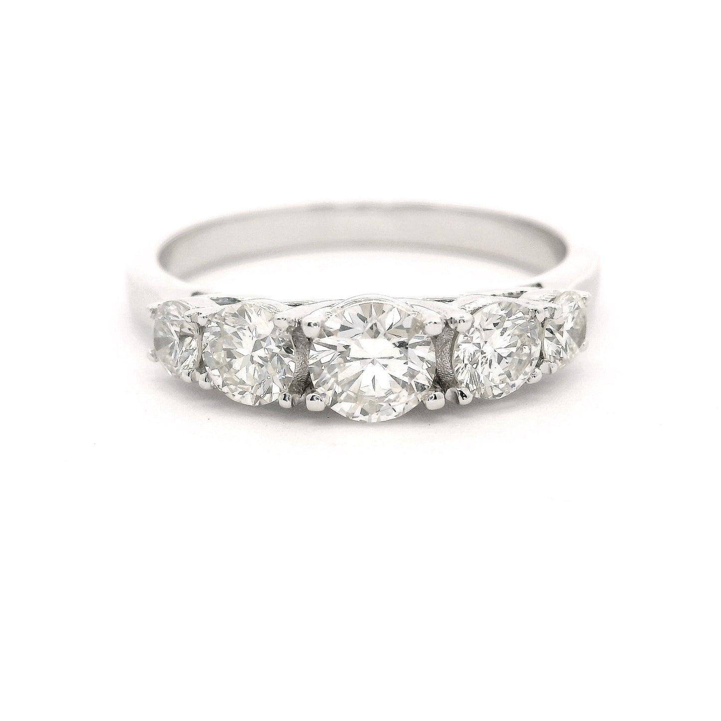 Elegant Diamond Engagement Ring
