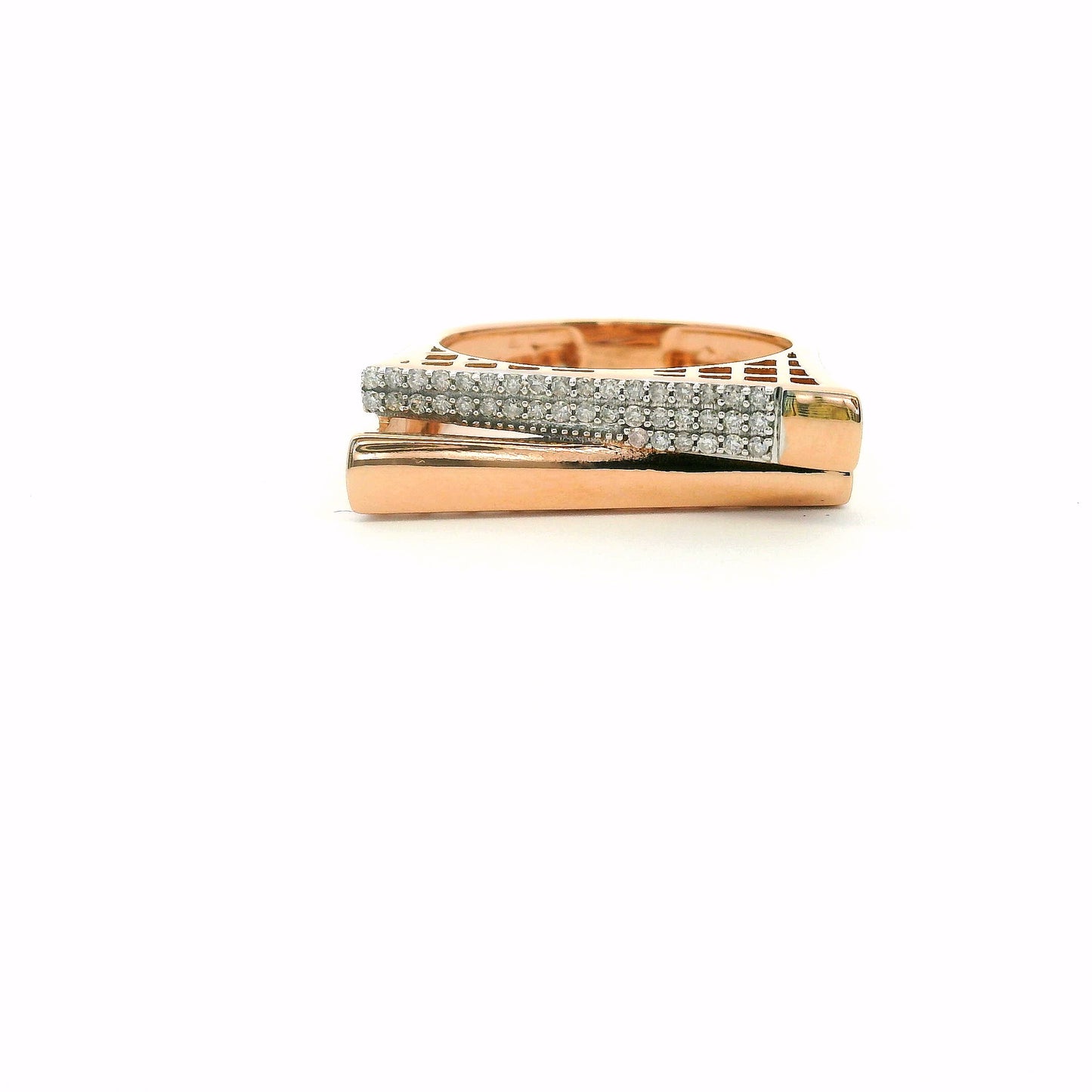 Elegant Rose Gold Ring with Diamonds
