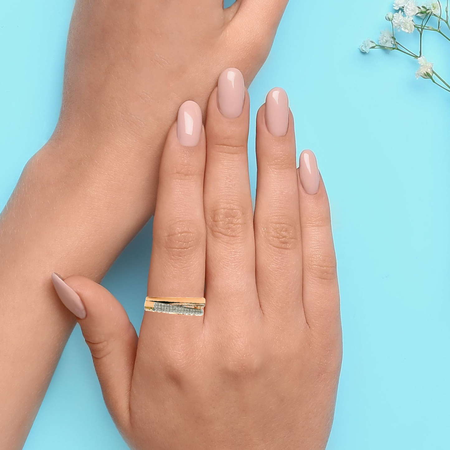 Elegant Rose Gold Ring with Diamonds